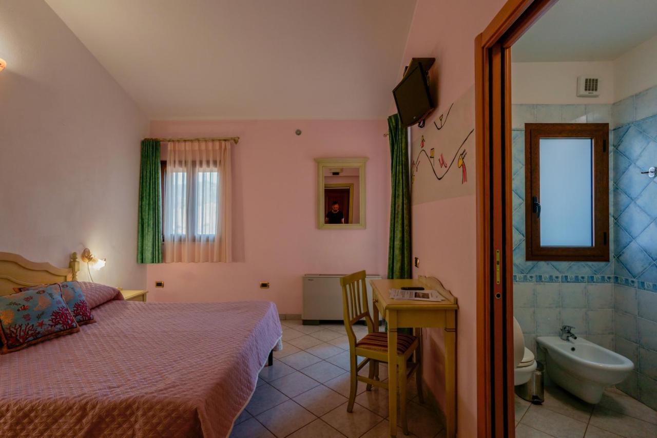 Hotel Solanas Solanas  Extérieur photo