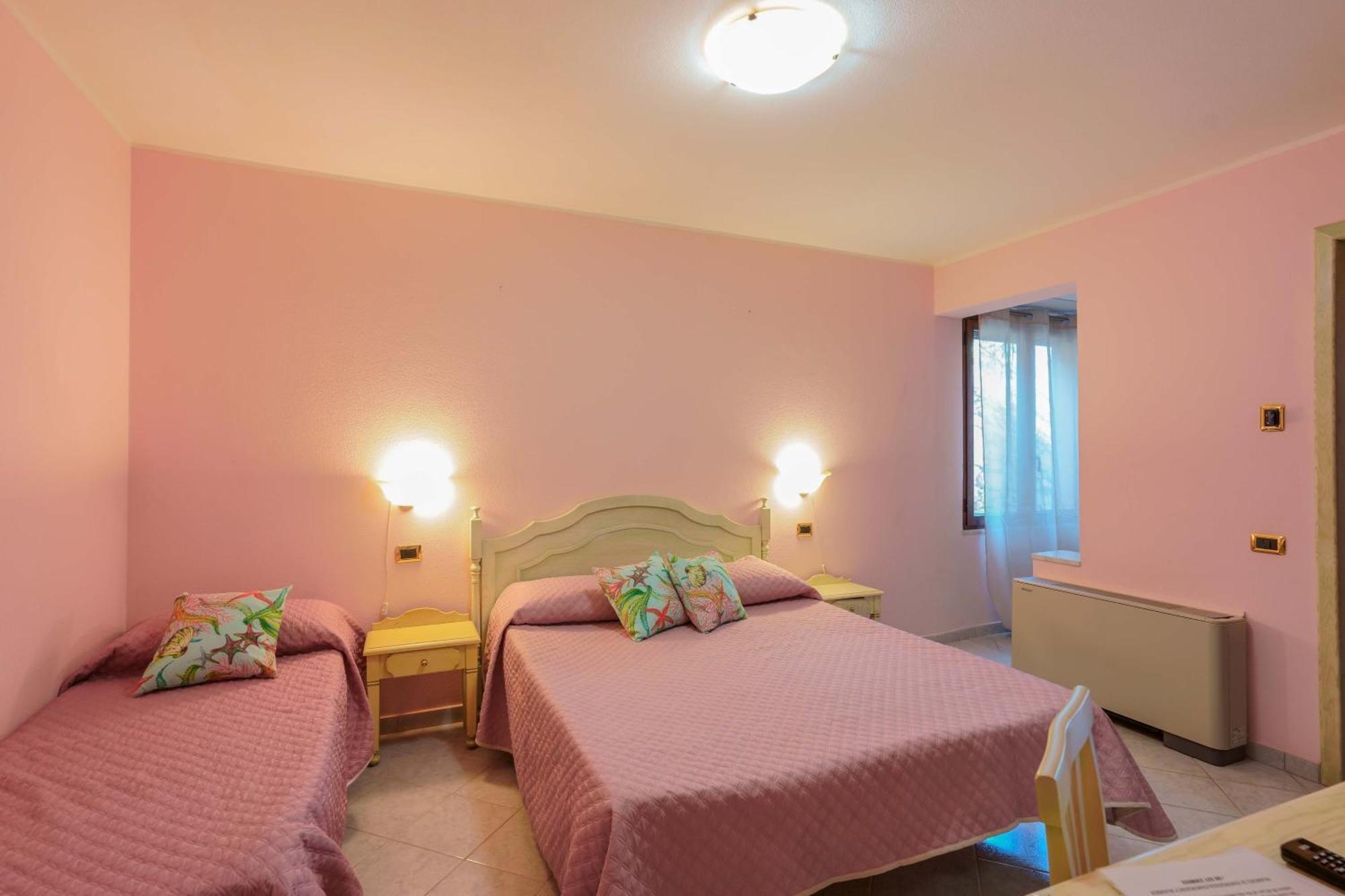 Hotel Solanas Solanas  Extérieur photo